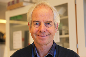Bjarne Bogen conducts research on vaccines. The goal is to develop a vaccine that will last throughout our lives.