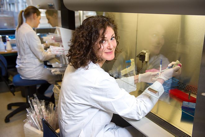 The results of&amp;#160;Nolwenn Briand&#39;s Scientia Fellows project were published in&amp;#160;Human molecular genetics&amp;#160;and made the cover of the journal.&amp;#160;
Briand is a member of the research group&amp;#160;&quot;Chromatin regulation in adipose stem cellsworks&quot;&amp;#160;in&amp;#160;CollasLab, at the Department of molecular medicine, and has been a fellow in the Scientia Fellows-programme since October 2015.
Read more in her Scientia Fellows-interview.&amp;#160;