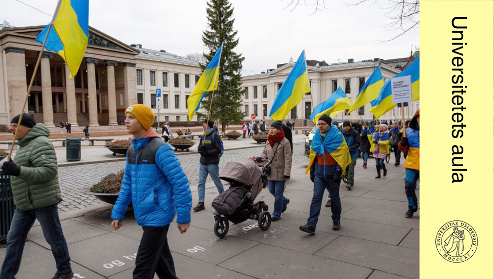 The Ukraine demonstration passes the university buildings in the city centre. The Aula can be seen in the background