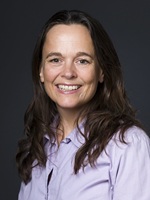 Bildet kan inneholde: person, smil, hake, kinn, øyenbryn.