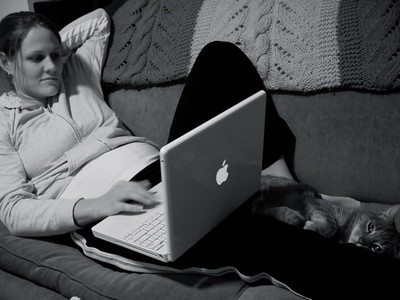 woman blogging on sofa