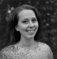Bildet kan inneholde: person, panne, hår, smil, leppe.