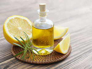 Lemon, vegetable oil