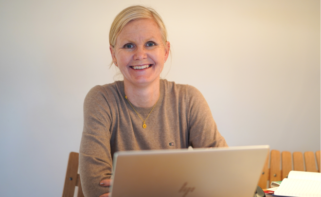 Stine Ulven sitting in front of a laptop