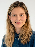 Bildet kan inneholde: smil, kjeve, øyevipper, lykkelig, erme.