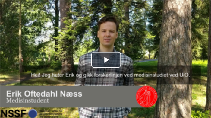 Bildet kan inneholde: skjorte, anlegg, produkt, blad, mennesker i naturen.