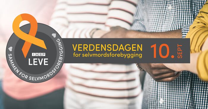 Bildet kan inneholde: finger, hånd, tekst, hud, font.