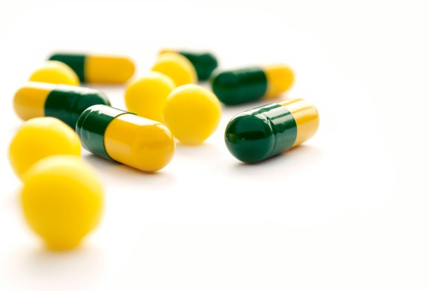 Bildet kan inneholde: medisin, kapsel, pille, farmasøytisk medikament, nutraceutical.