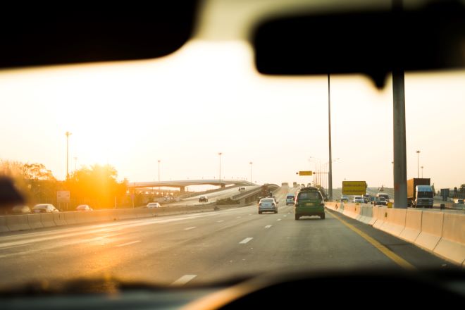 Bildet kan inneholde: motorkjøretøy, vei, transportmiddel, bilspeil, bildesign.
