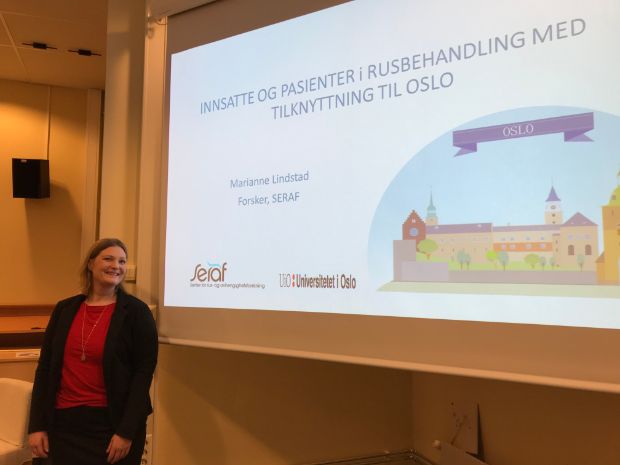 Bildet kan inneholde: projeksjonsskjerm, presentasjon, projektor tilbehør, seminar, teknologi.