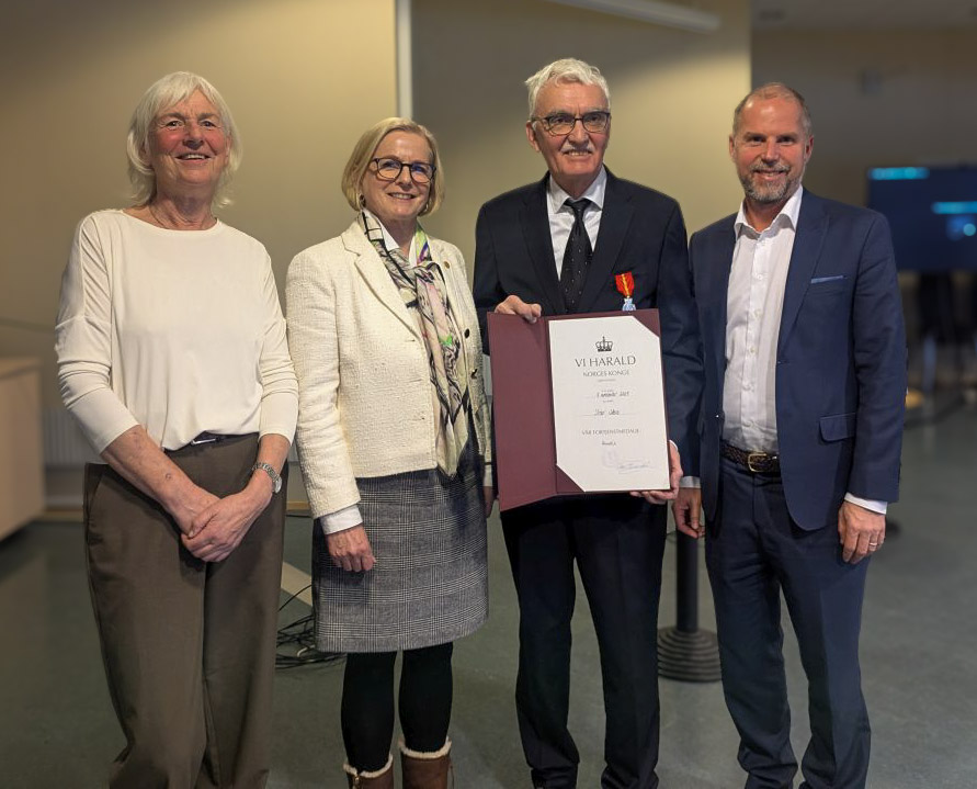 Fra venstre: Forslagsstiller Elisabeth Swensen,  Visedekan Grete Dyb, Ivar Skeie og Thomas Clausen, leder ved SERAF