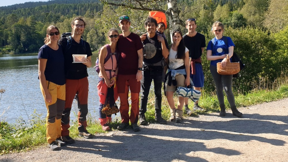Members of the mathelier group and family at Sognsvann lake in Oslo, Norway. Image contains: smiling, water, shorts