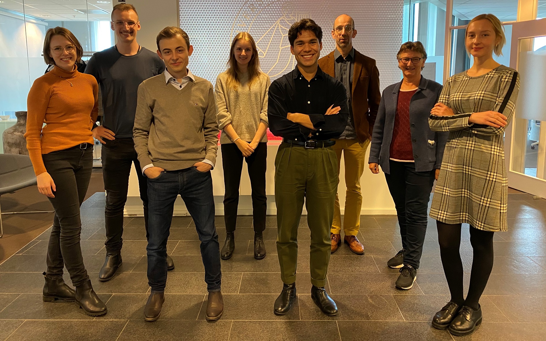 gruppe med mennesker, smil, kropp
