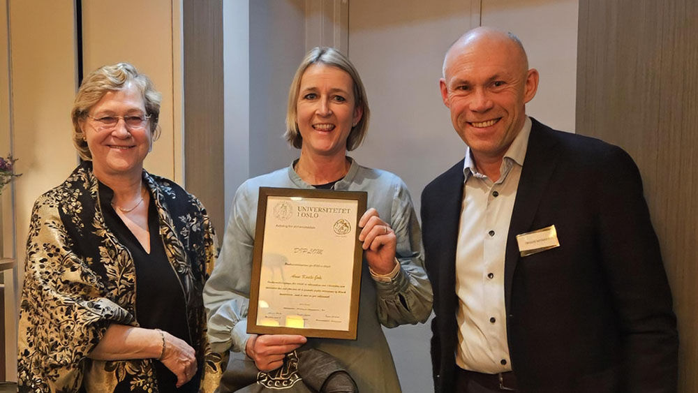 Hanne Flinstad Harbo med Anne Kvale Joki og Trygve Skonnord.